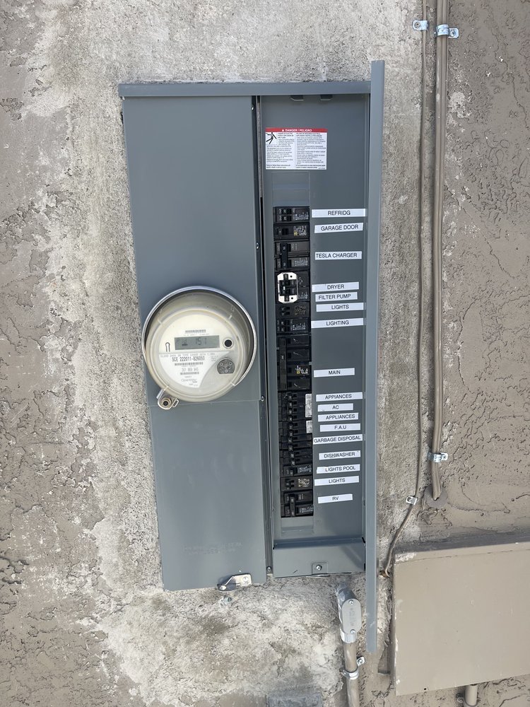 Slide of Thomas Electrical Contracting