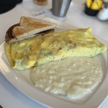 Harry's Restaurant - Grilled Chicken Omelette with Spinach, mushrooms, and Harry's blend of cheese - Breakfast & Brunch Near Me - Houston, Texas