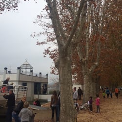 L'Estany de Banyoles - Passeig ple d,arbres