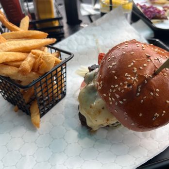 Farr Street Tavern - Burger with copper sharp - Bars Near Me - Scranton, Pennsylvania