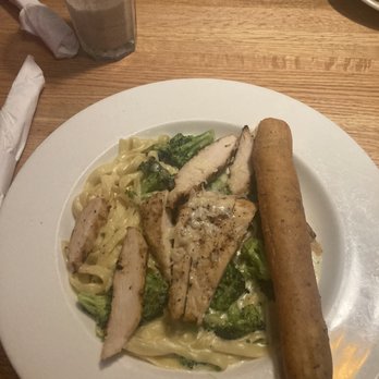 Applebee's Grill + Bar - Chicken Alfredo and breadstick - Sports Bars Near Me - Palmdale, California Applebee's Grill + Bar - Chicken Alfredo and breadstick - Sports Bars Near Me - Palmdale, California