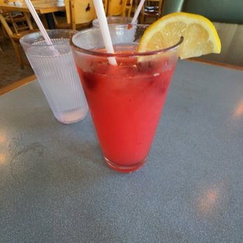 Lake-Aire Restaurant - Strawberry lemonade - Breakfast & Brunch Near Me - Lake Geneva, Wisconsin