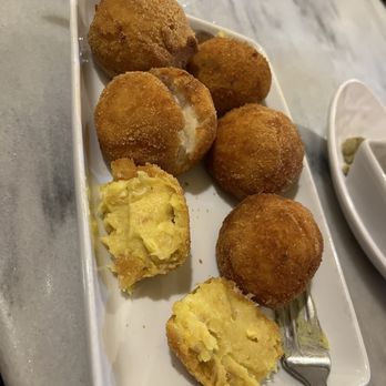 Casa Julio - Croquetas de jamón de bacalao y de huevo con chorizo - Tapas Bars Near Me - Madrid, M Casa Julio - Croquetas de jamón de bacalao y de huevo con chorizo - Tapas Bars Near Me - Madrid, M