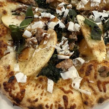 Esther's Kitchen - Honeycrisp apple and sausage pizza superb! - Italian Near Me - Las Vegas, Nevada