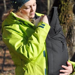 Mamamotion - "Kumja die Jackenerweiterung" beim Babytragen