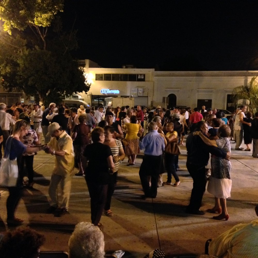 Parque de Santiago - Big Band dancing - Parks Near Me - Mérida, YUC