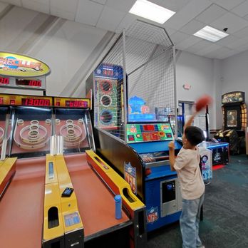 Chuck E. Cheese - Basketball - Pizza Near Me - La Mirada, California Chuck E. Cheese - Basketball - Pizza Near Me - La Mirada, California