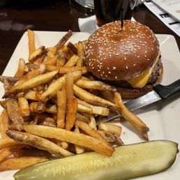 Cheeseburger with fries