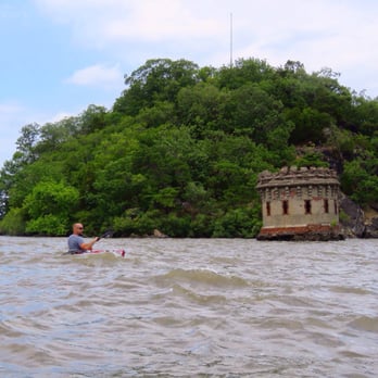 Bannerman's Island - The Hudson has some crazy waves so kayakers be careful. Not a beginner trip. - Tours Near Me Bannerman's Island - The Hudson has some crazy waves so kayakers be careful. Not a beginner trip. - Tours Near Me