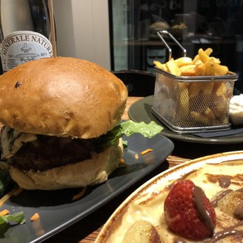 Pancake Bar - Italian burger (sweet bell peppers, grilled zucchini, homemade spicy BBQ sauce, Buffalo mozzarella, green pesto, and homemade burger sauce) - Breakfast & Brunch Near Me - Amsterdam, New Hampshire