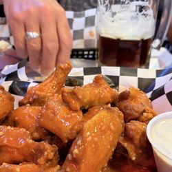 Romes Saloon - Spicy garlic wings