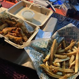 10 piece combo with missing mild sauce. 10 piece combo with missing mild sauce.