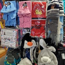 Roo's - Accessories, Hats, Gloves, Scarves, Jewelry, Face Mask, Umbrellas, Ponchos and More