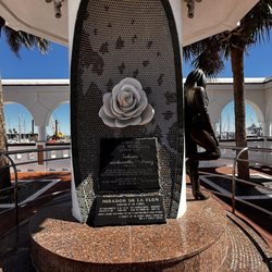 Selena Memorial Statue
