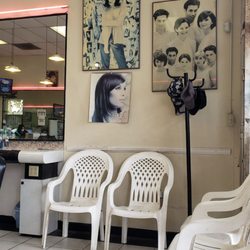 Top Hair Design - Customer seating area