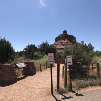 Bell Rock - Entrance to the trail - Hiking Near Me - Sedona, Arizona Bell Rock - Entrance to the trail - Hiking Near Me - Sedona, Arizona