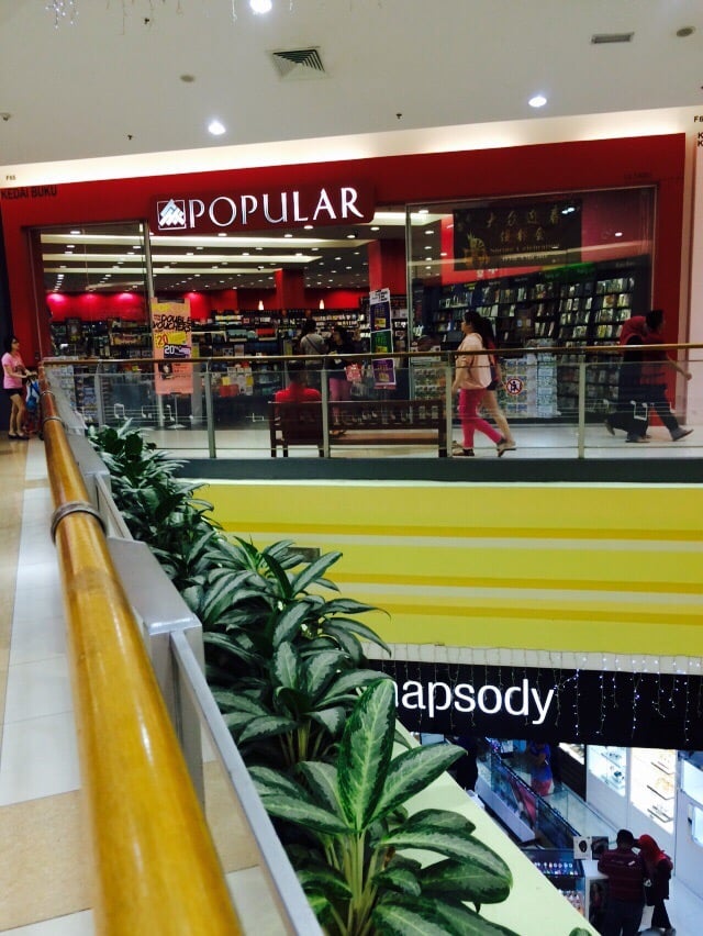 Popular Bookstore, AEON Bandaraya Melaka.