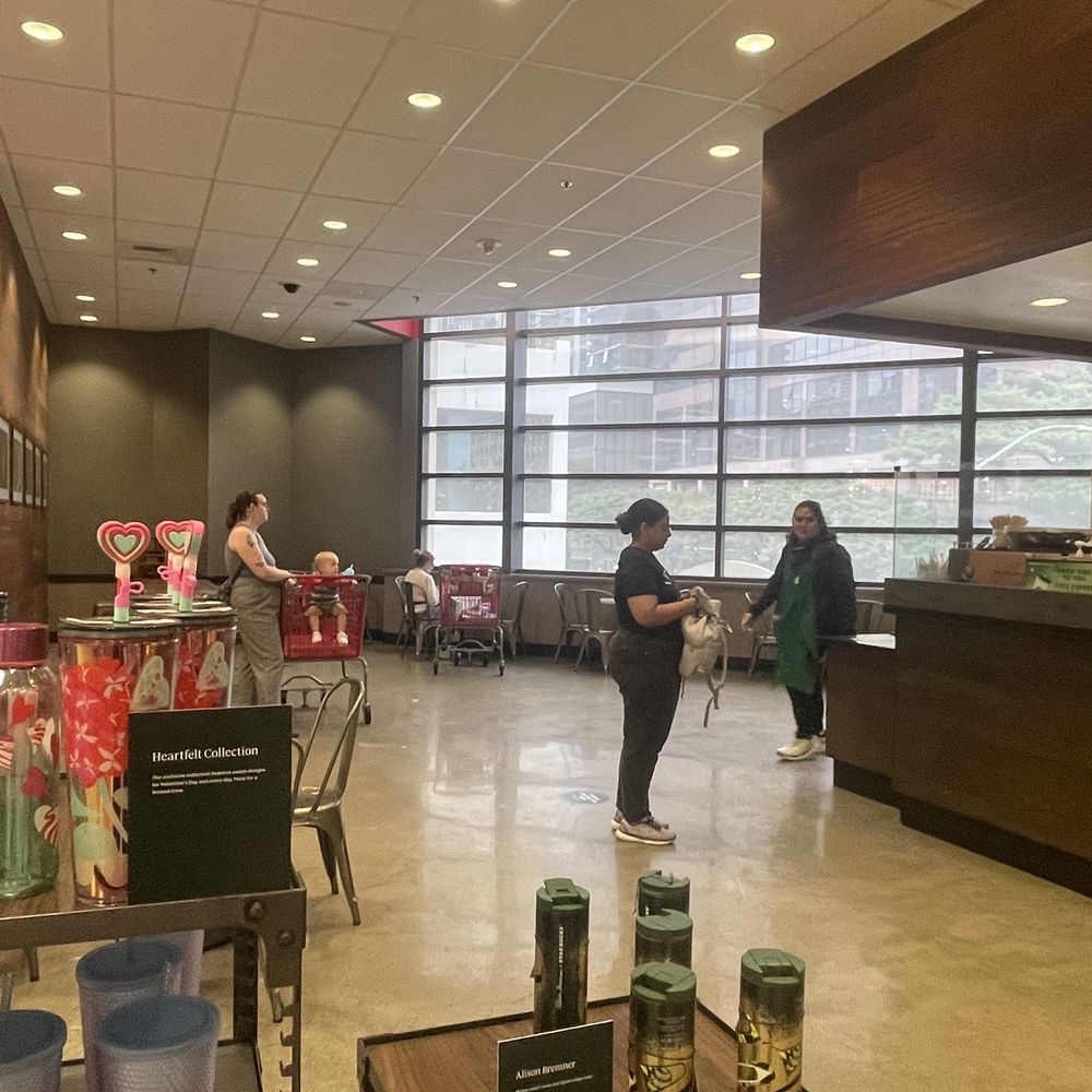 Starbucks - sitting area - Coffee & Tea Near Me - Honolulu, Hawaii Starbucks - sitting area - Coffee & Tea Near Me - Honolulu, Hawaii
