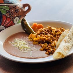 Casita Mexican Kitchen - Chorizo & eggs platter with homemade flour tortillas