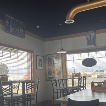 Cleaver's - Dining area - Sandwiches Near Me - Evansville, Indiana
