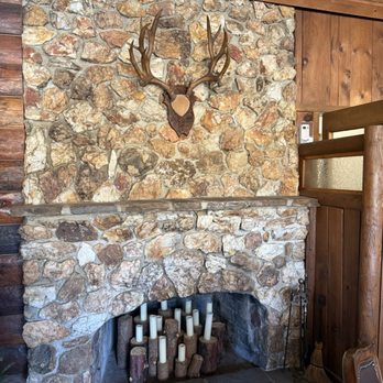 Sierra Sky Ranch - Hotels Near Me - Oakhurst, California