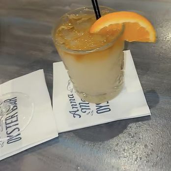 Anna Maria Oyster Bar - Mau tai - Seafood Near Me - Bradenton, Florida