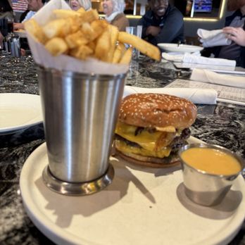 Doc B's Restaurant + Bar - New American Near Me - Austin, Texas