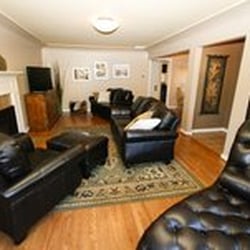 Oregon Wine Cottage - Leather, Flat Screen, and Wi-Fi.  Enjoy your vacation.