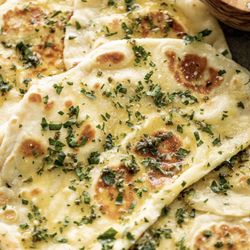 Tikka King - Garlic naan , seasame naan ,butter naan