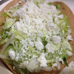 Taquería Juquilita - Tostada de pata de res.