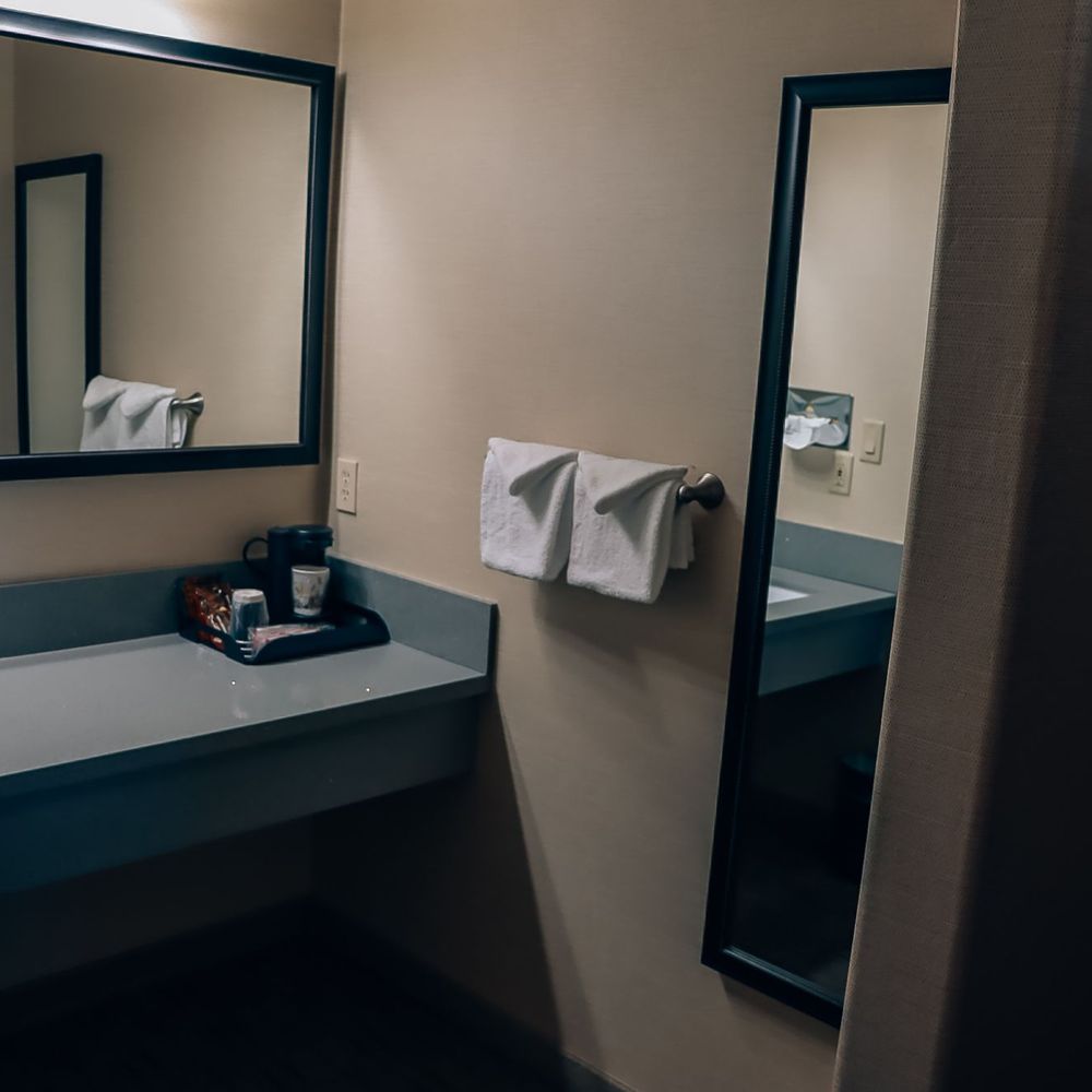 Best Western Plus Frontier Motel - Hotels Near Me - Lone Pine, California