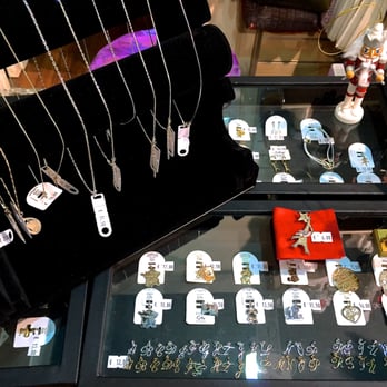Souvenir's Factory - Jewels - Souvenir Shops Near Me - Paris, 75 Souvenir's Factory - Jewels - Souvenir Shops Near Me - Paris, 75