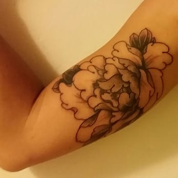 808 Tattoo - Peony with stippling. I'm so in love with this tattoo. And 2 days later it's healing nicely. - Tattoo Near Me - Kaneohe, Hawaii