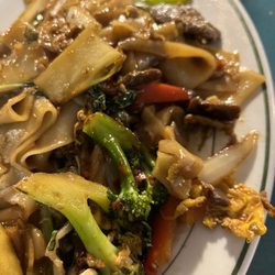 Thai halal on main - Drunken Noodle