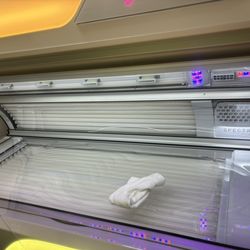 Island Tan - Tanning bed