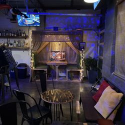 MJ’s Downtown Tavern - Seating options