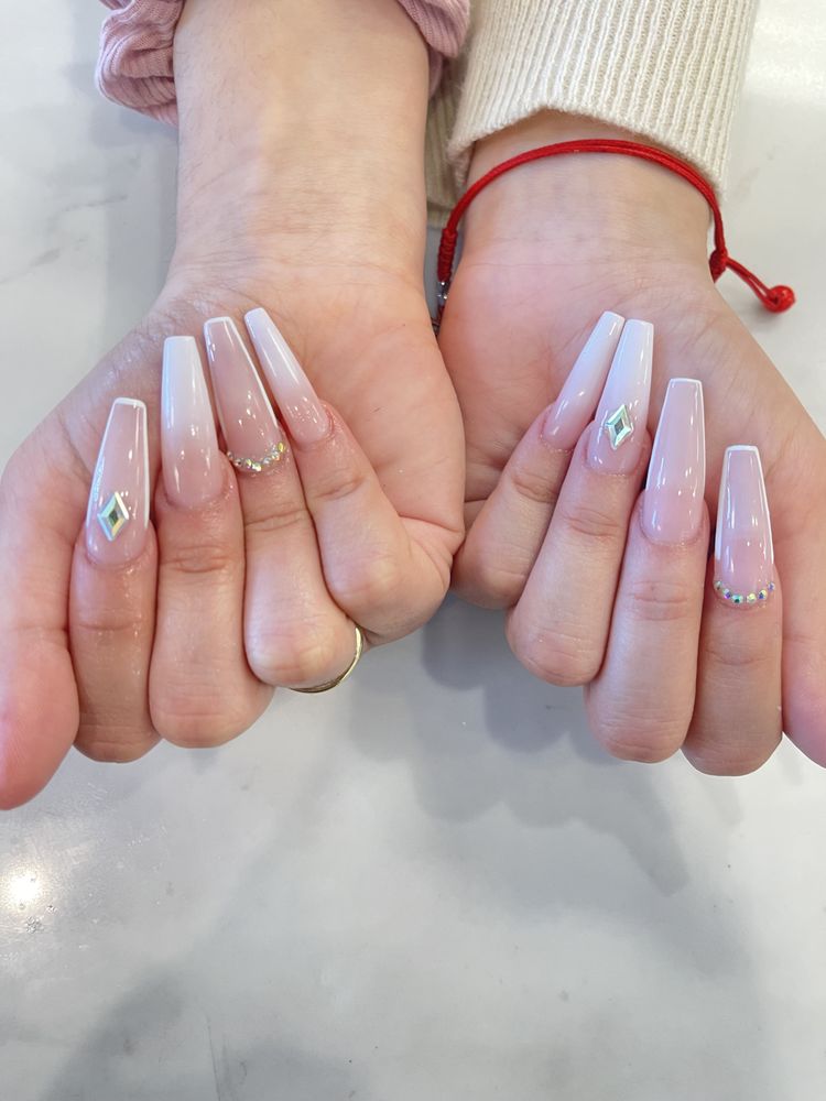 Empress Nail Lounge Logo