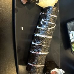 Blue Hashi - Gross tuna roll, stuck together in the bottom like glue and nasty finger prints in plate.