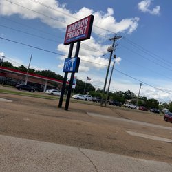 Harbor Freight Tools - Sign