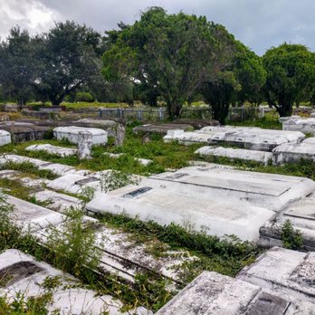 Lincoln Memorial Park - On and on - Parks Near Me - Miami, Florida
