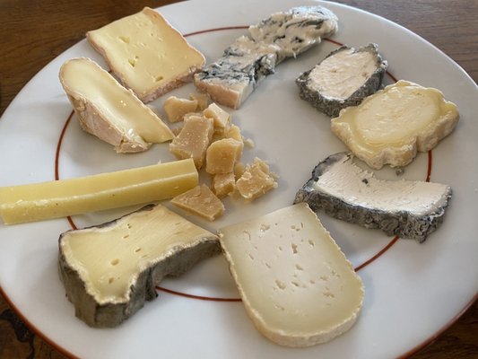 La Cave Voltaire by null