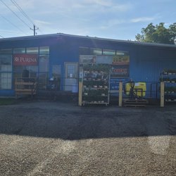 Florala Farmers & Builders Co-Op - Store front.
