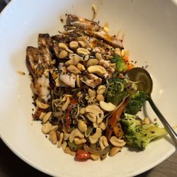 Crabby Joe's - Cashew Chicken Bowl, $18