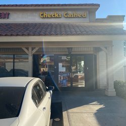Money Mart - A piece of shit for a establishment