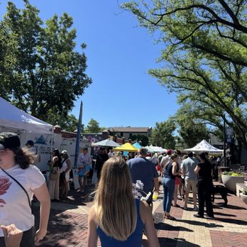 Batavia Farmers Market - Crowded! - Farmers Market Near Me - Batavia, Illinois Batavia Farmers Market - Crowded! - Farmers Market Near Me - Batavia, Illinois