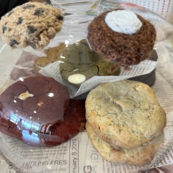 Hana's Roulettea - Yummy cookies. Get it warmed up - Bubble Tea Near Me - Markham, Ontario