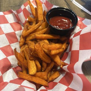 bb.q Chicken Castleton - Sweet Potato Fries - Chicken Shop Near Me - Indianapolis, Indiana