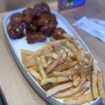 Dave & Buster's Reno - Boneless Wings - Arcades Near Me - Reno, Nevada