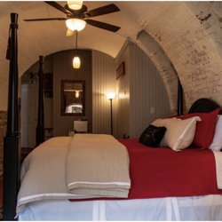 Murphy’s B And B - Wine Cellar room