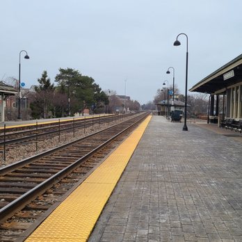 Deerfield Metra - Metro Stations Near Me - Deerfield, Illinois